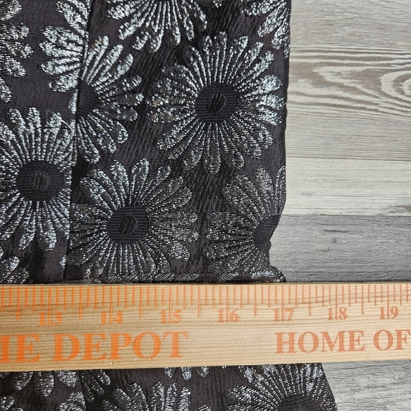 Talbots Sleeveless Black Dress with Silver Daisy Print Size 12 Lined - Picture 9 of 13